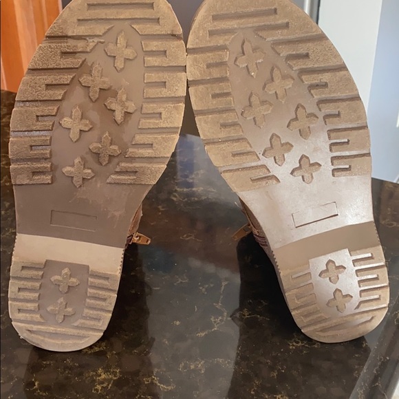 Fashion Boots - Picture 3 of 3